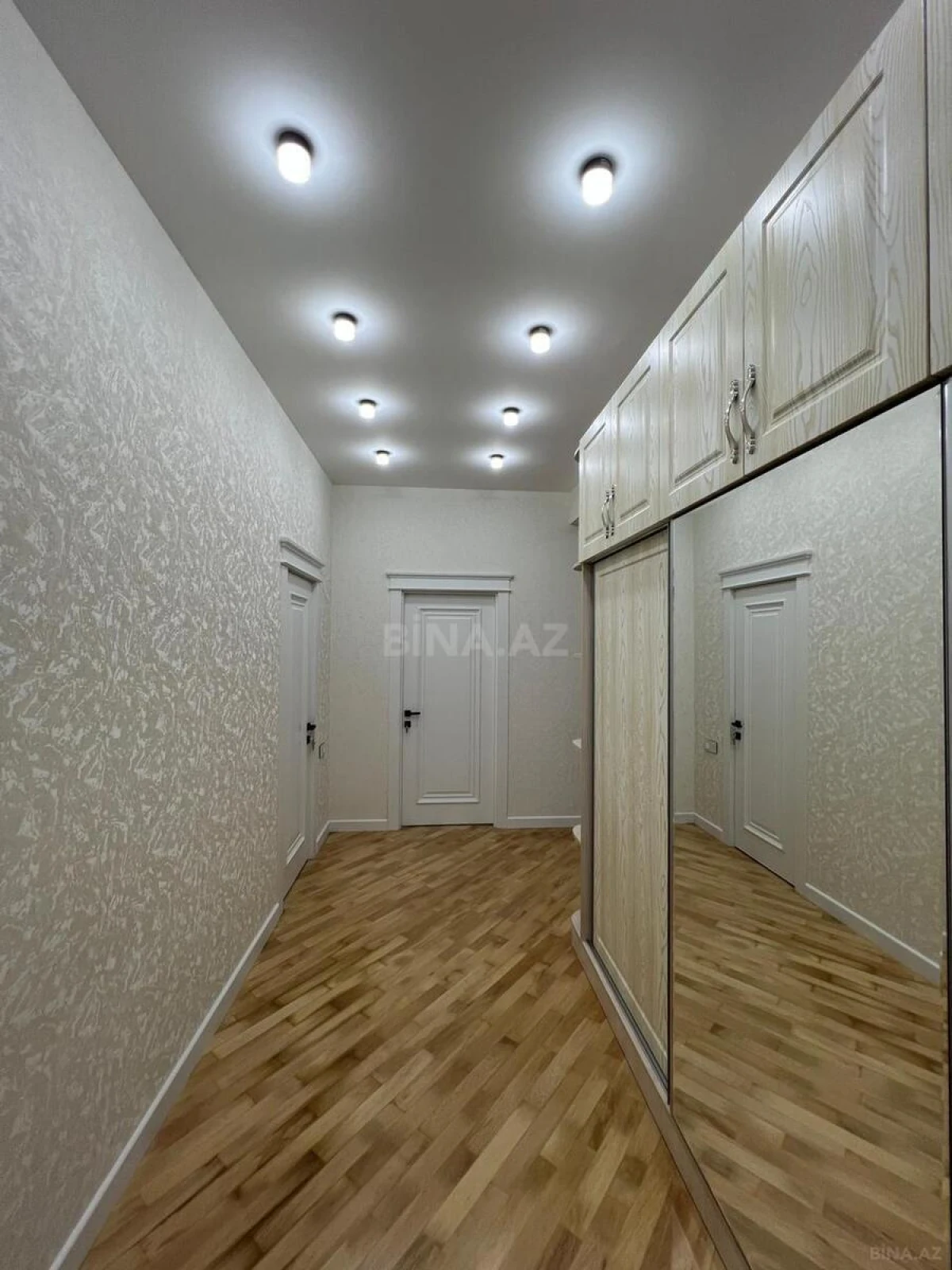 Satılır 3 otaqlı mənzil 106 m²