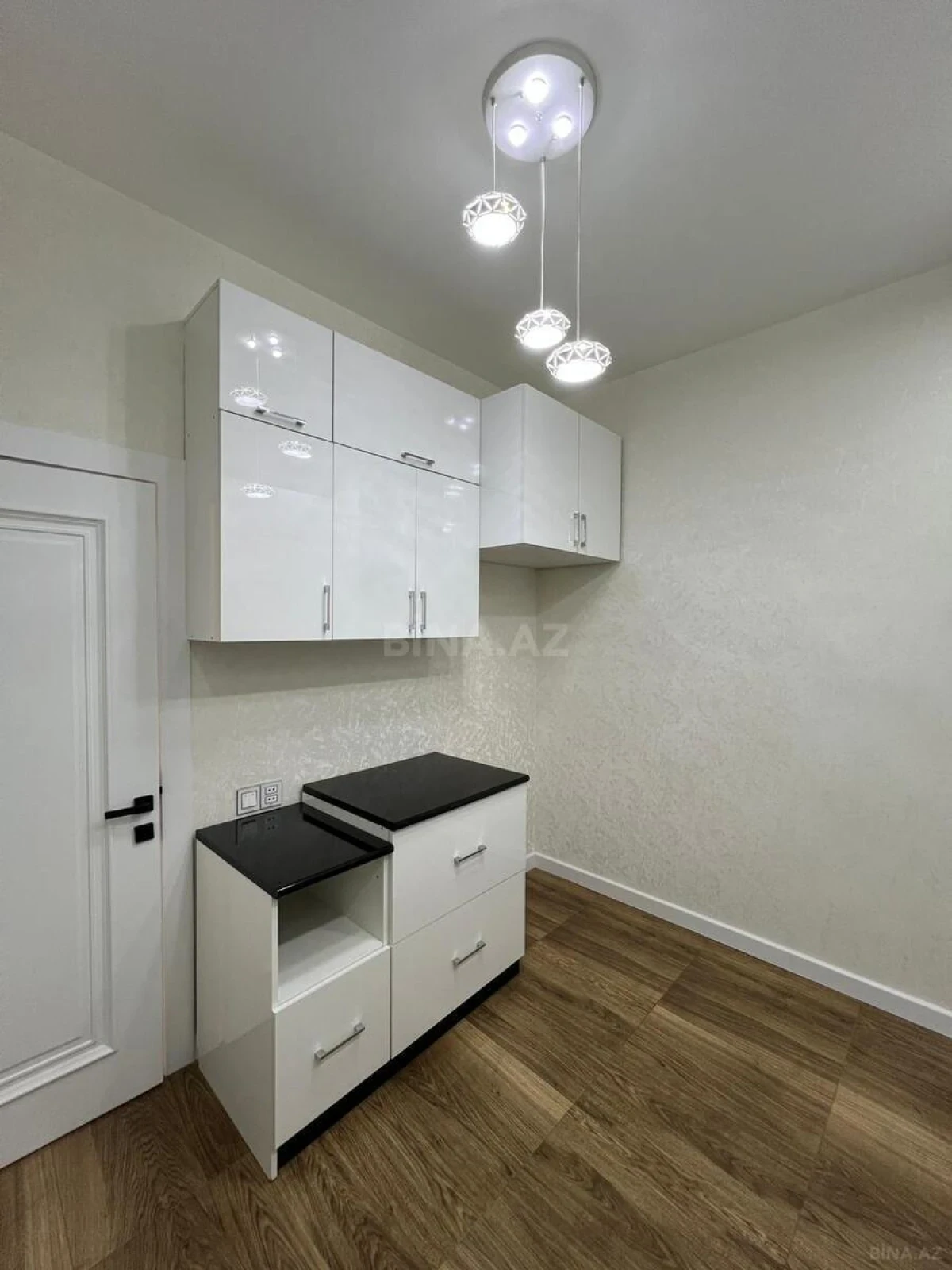Satılır 3 otaqlı mənzil 106 m²