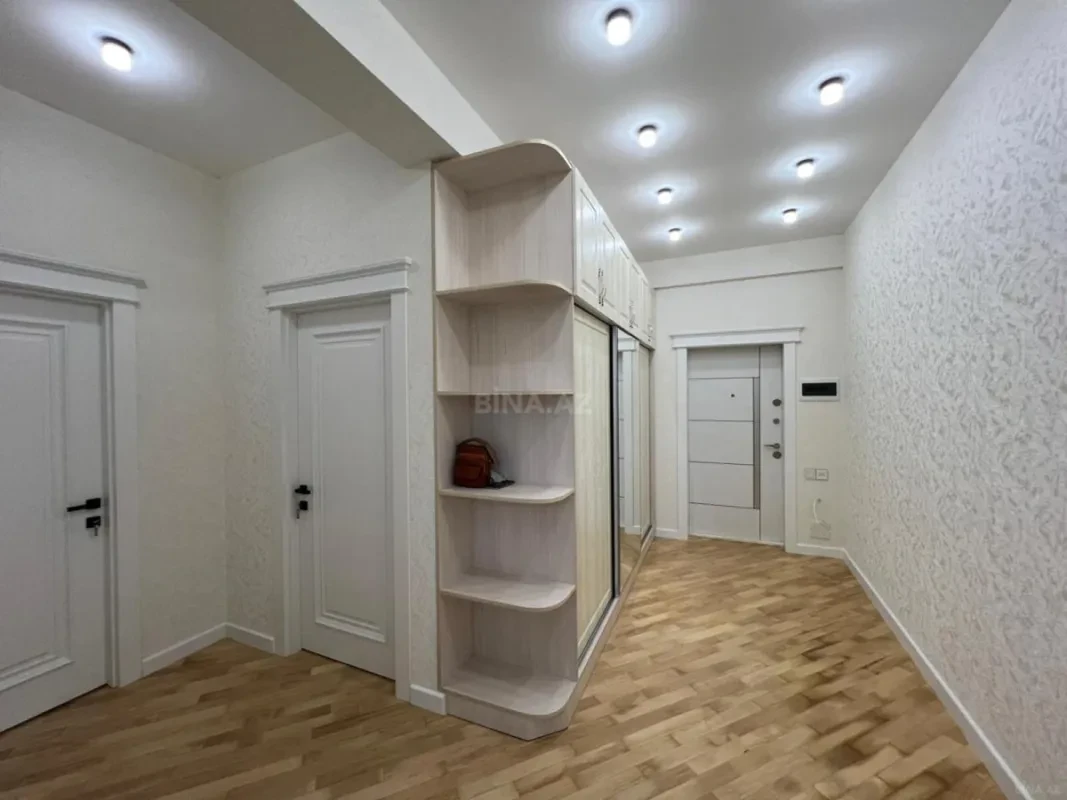 Satılır 3 otaqlı mənzil 106 m²