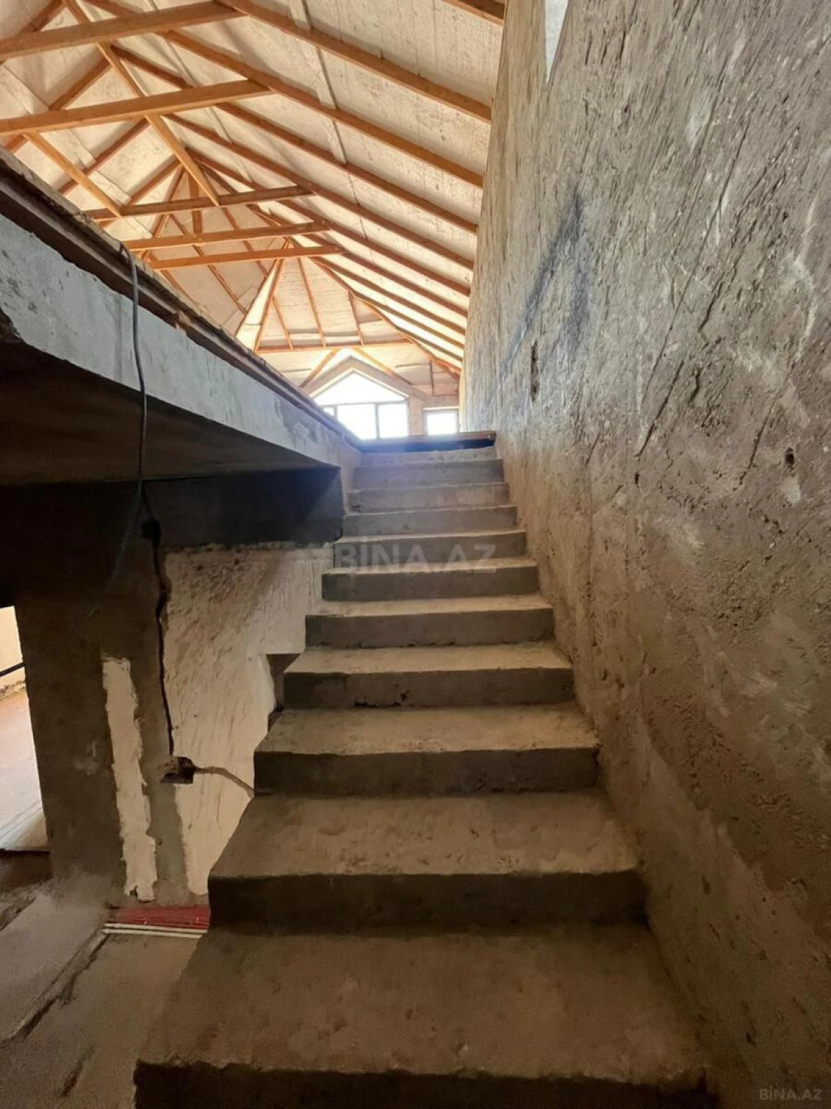 Satılır 7 otaqlı həyət evi 480 m²