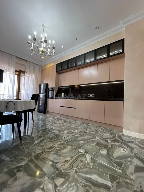 Kirayə verilir 3 otaqlı mənzil 150 m²