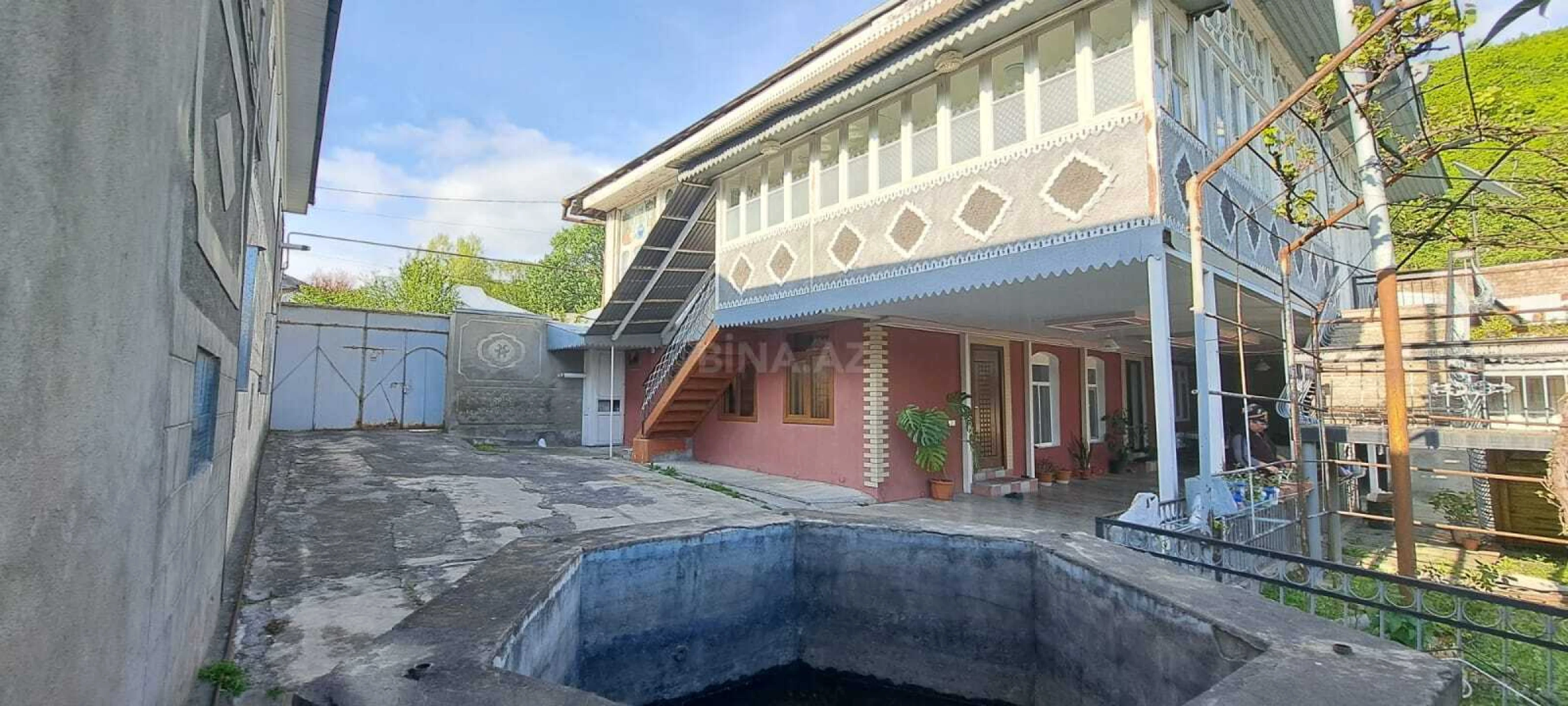 Satılır 6 otaqlı həyət evi 300 m²