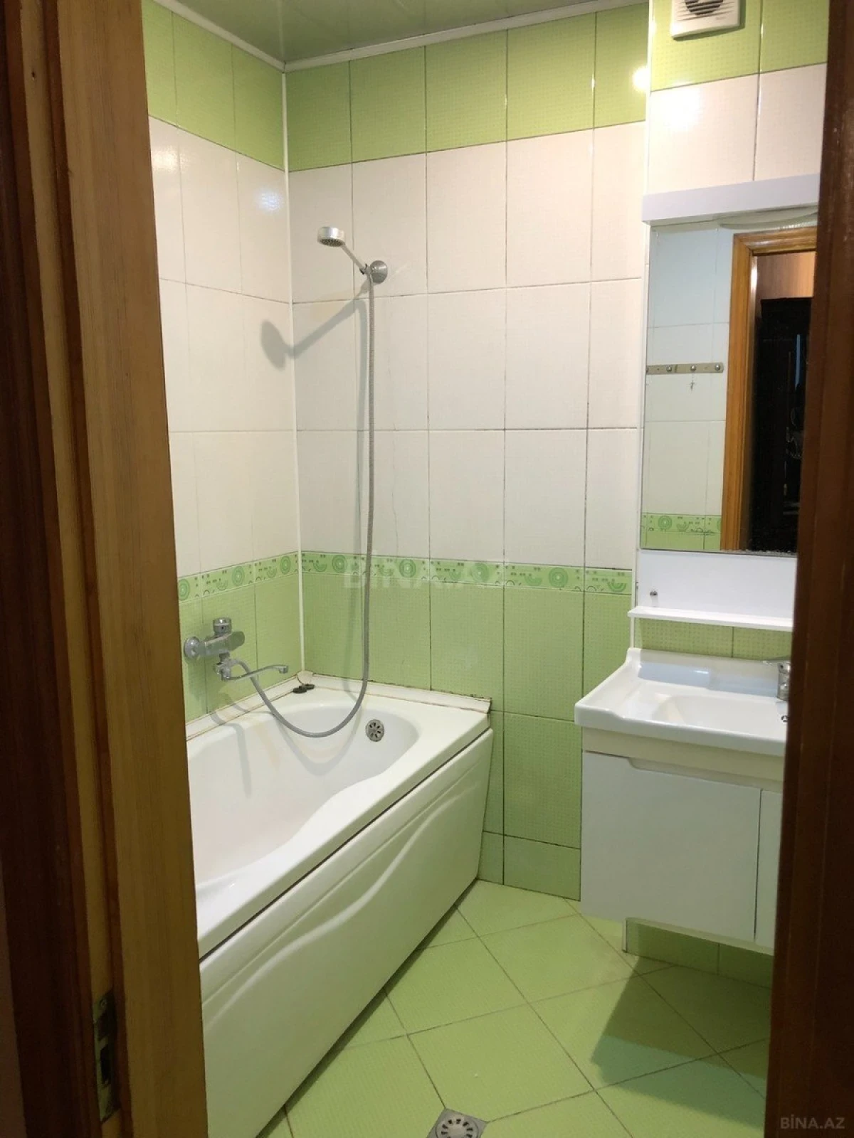 Kirayə verilir 3 otaqlı mənzil 113 m²
