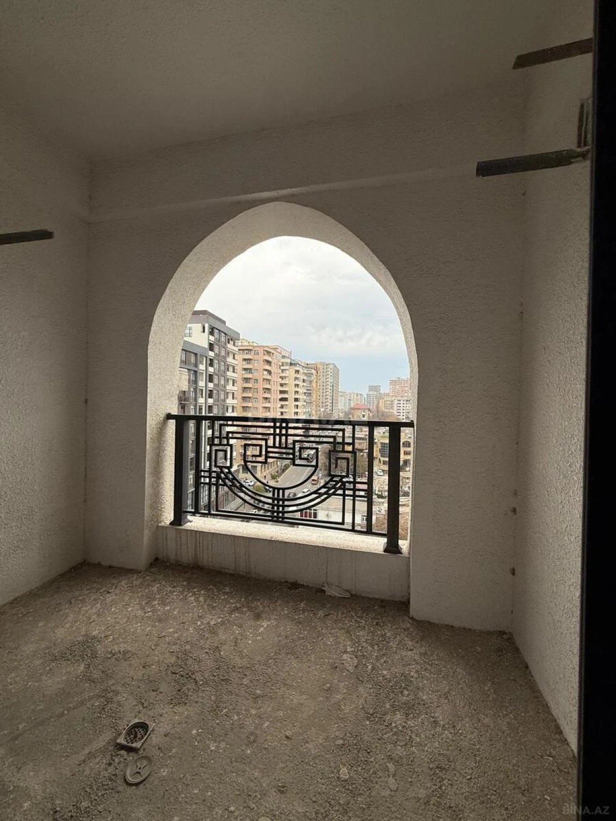 Satılır 3 otaqlı mənzil 168 m²