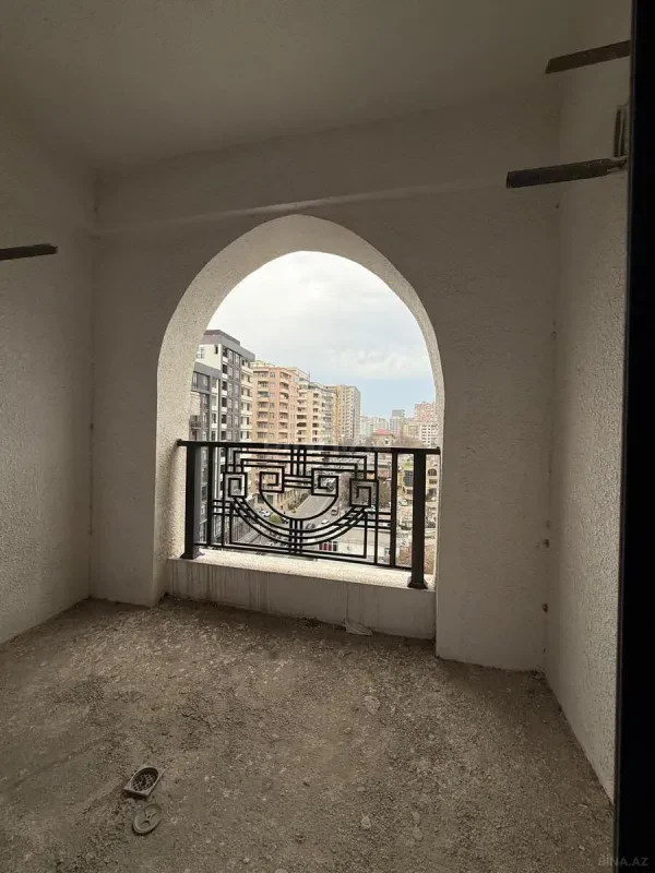 Satılır 3 otaqlı mənzil 168 m²