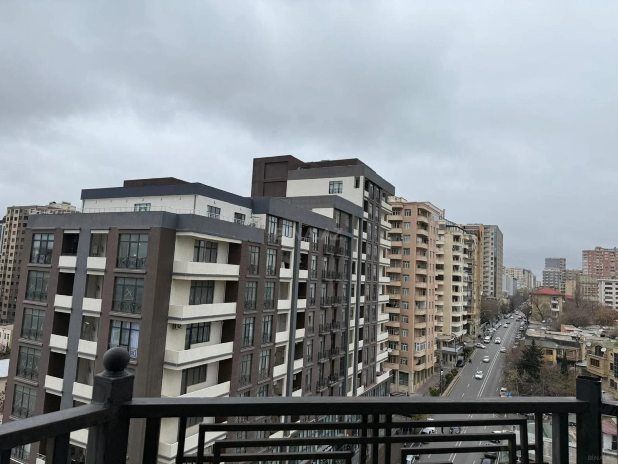 Satılır 3 otaqlı mənzil 168 m²