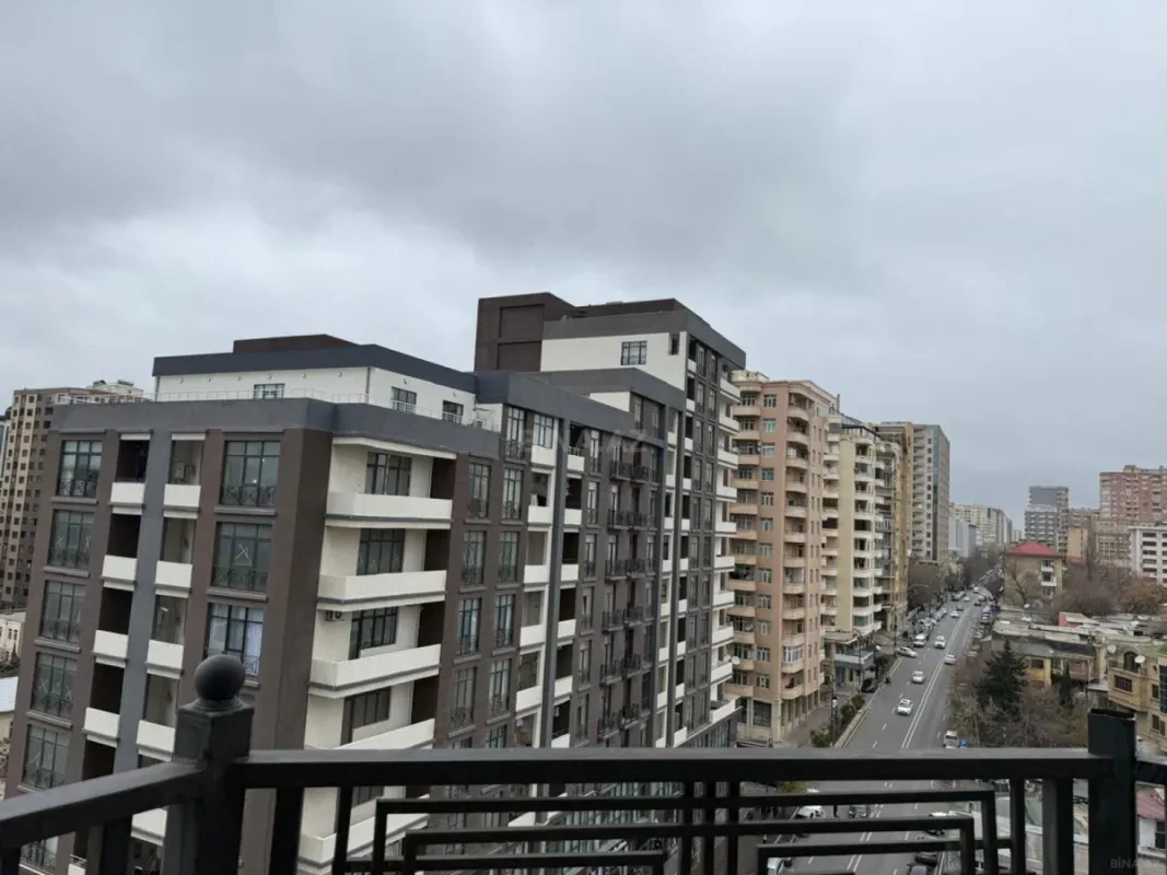 Satılır 3 otaqlı mənzil 168 m²