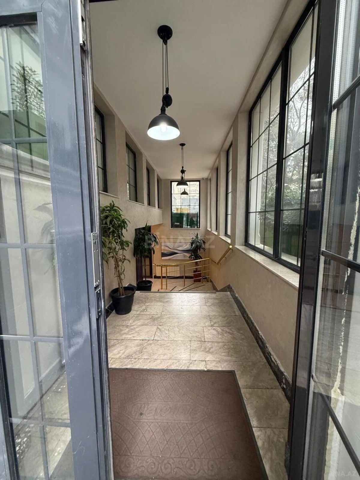 Satılır 3 otaqlı mənzil 168 m²