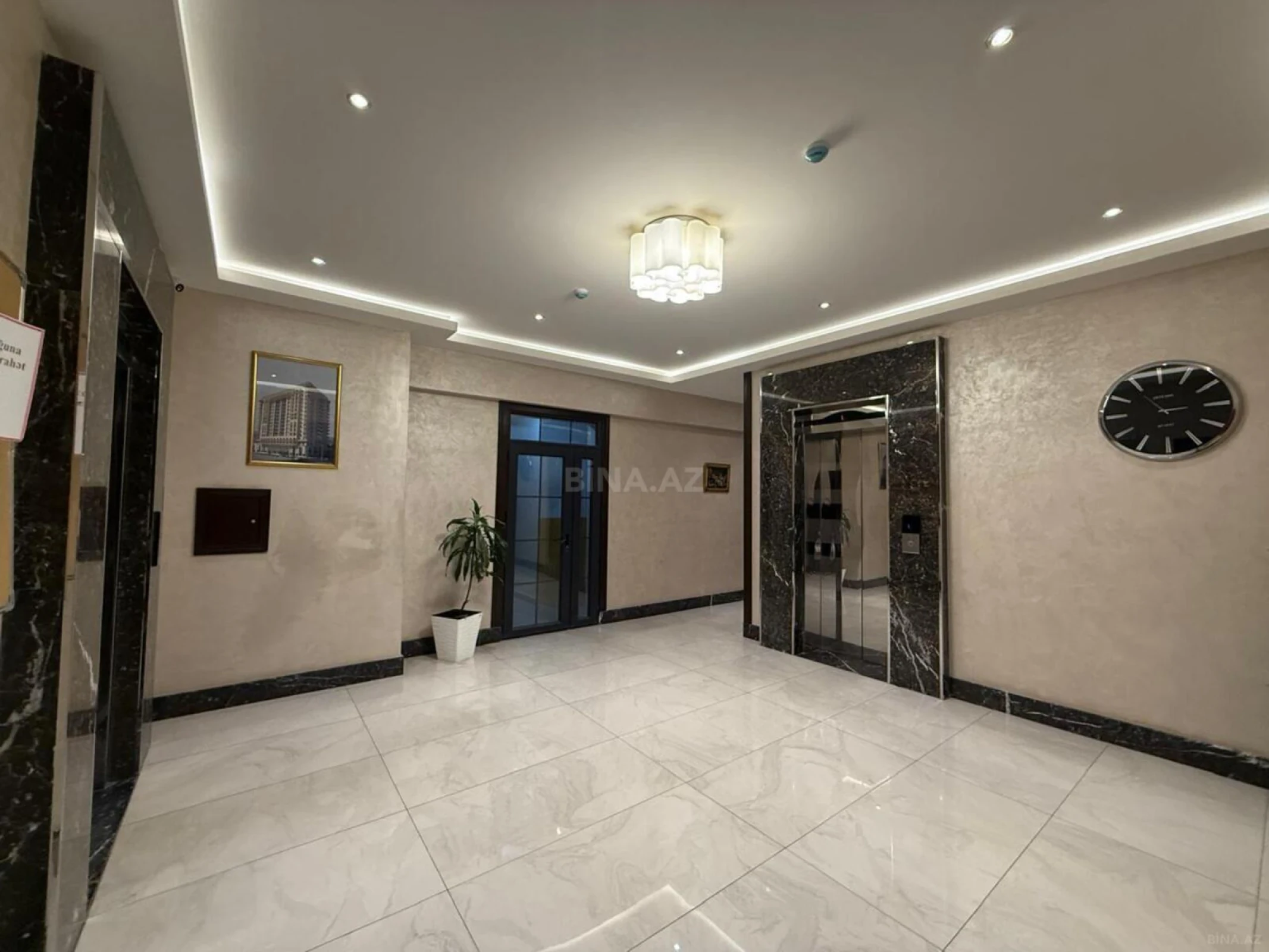 Satılır 3 otaqlı mənzil 168 m²