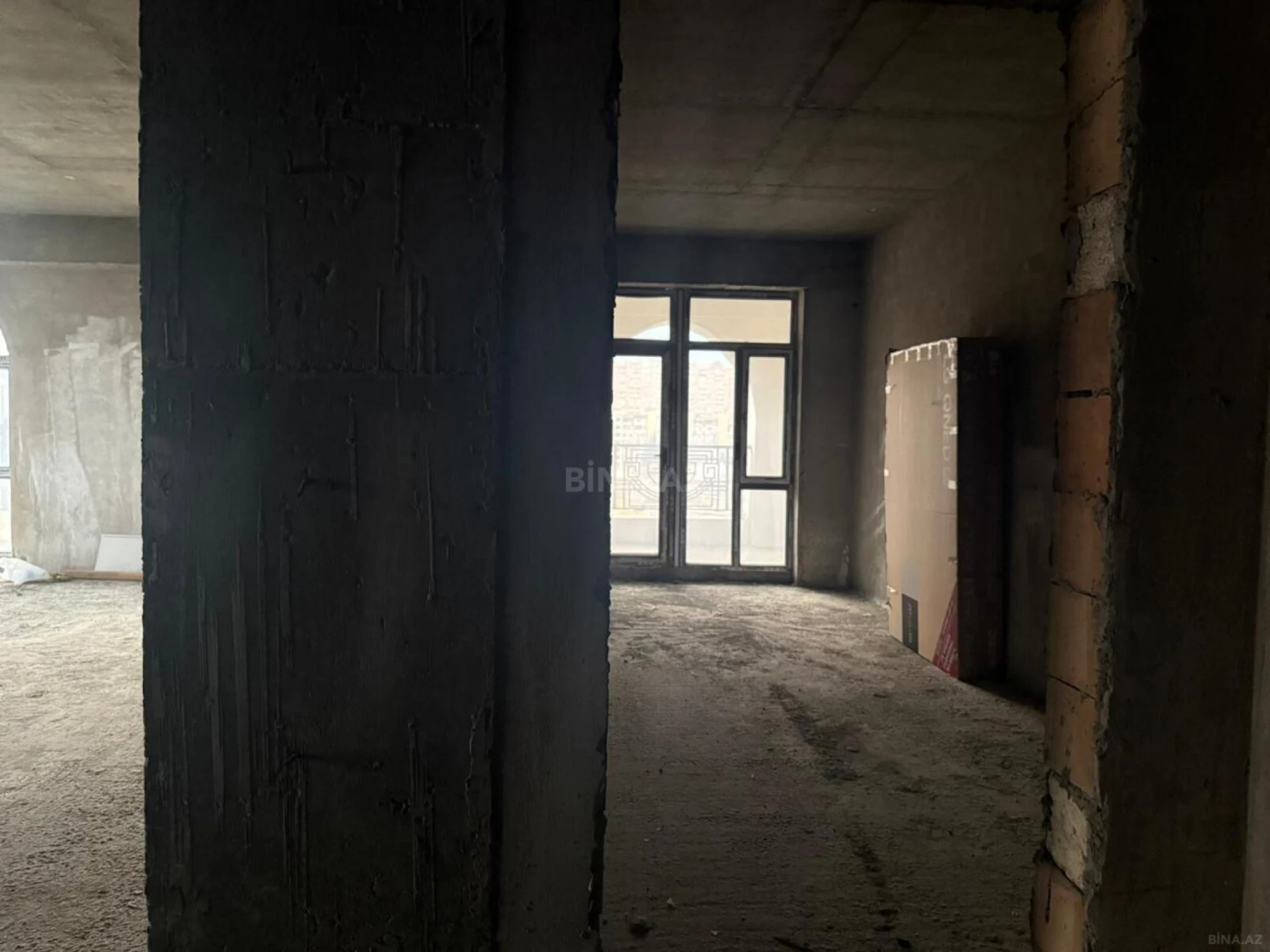 Satılır 3 otaqlı mənzil 168 m²