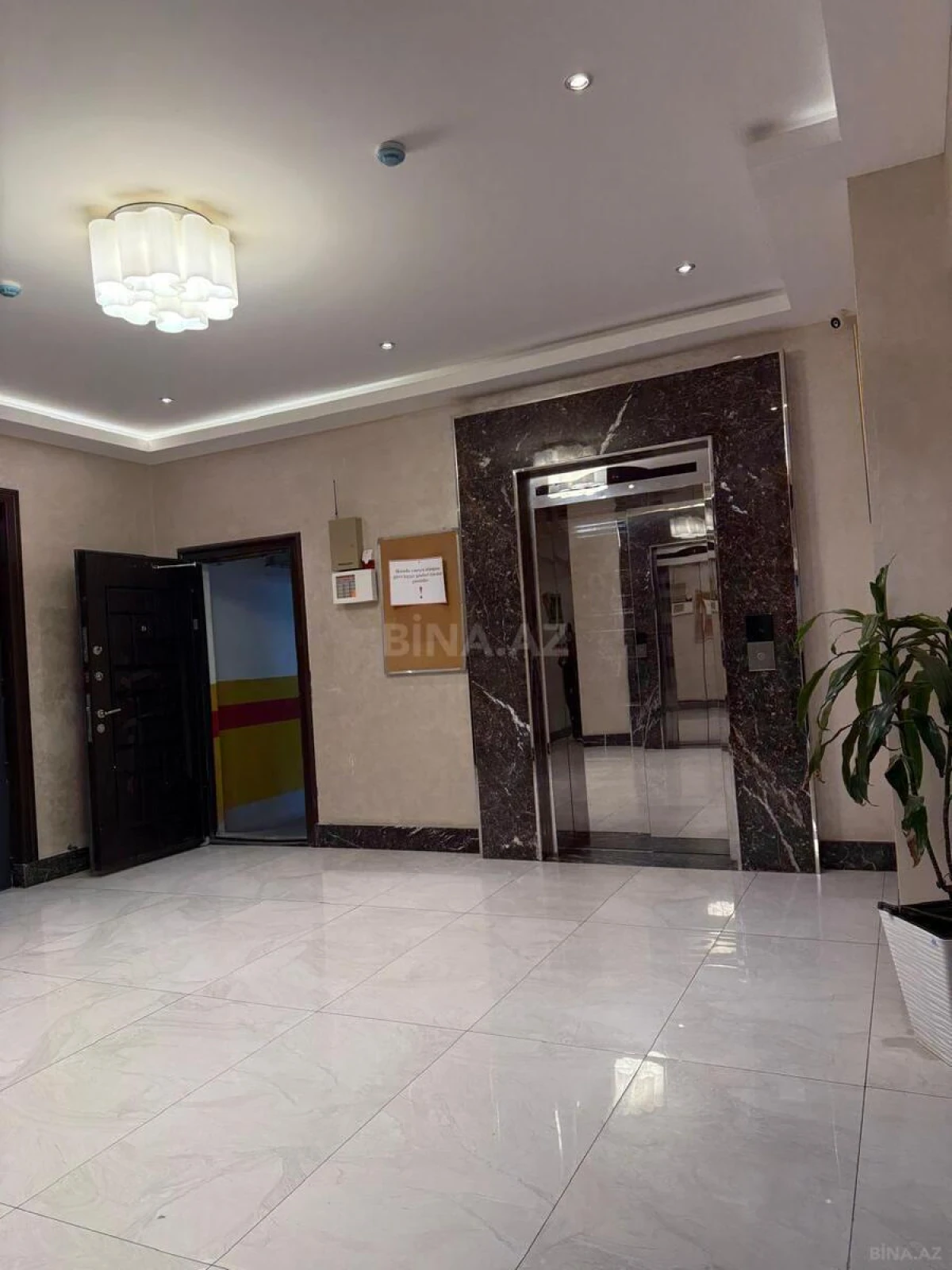 Satılır 3 otaqlı mənzil 168 m²