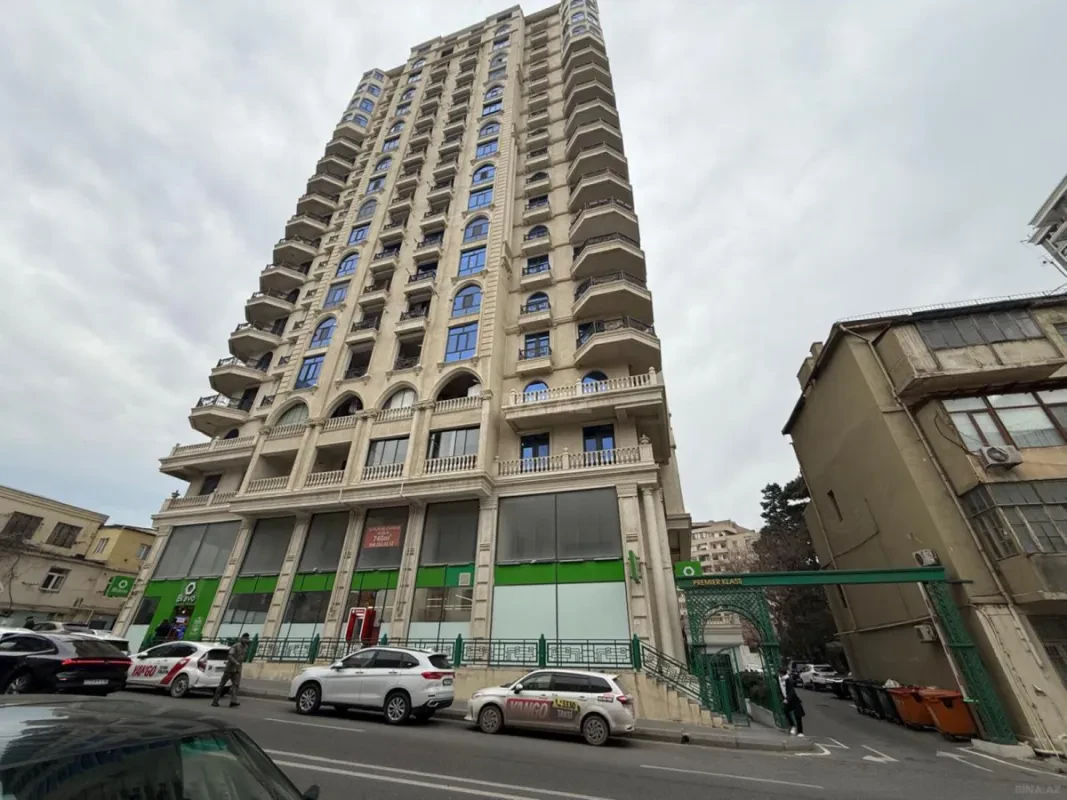Satılır 3 otaqlı mənzil 168 m²