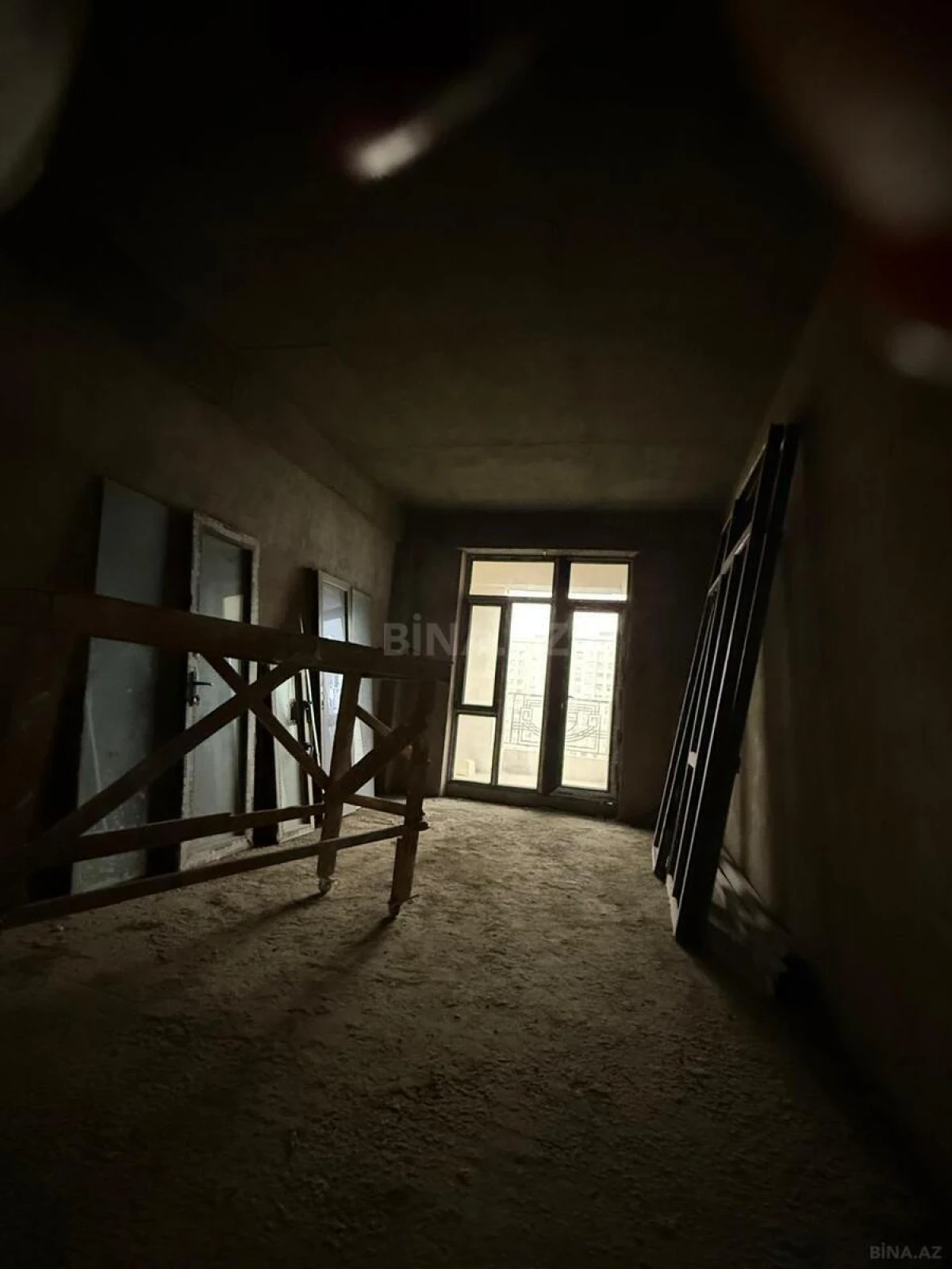 Satılır 3 otaqlı mənzil 168 m²