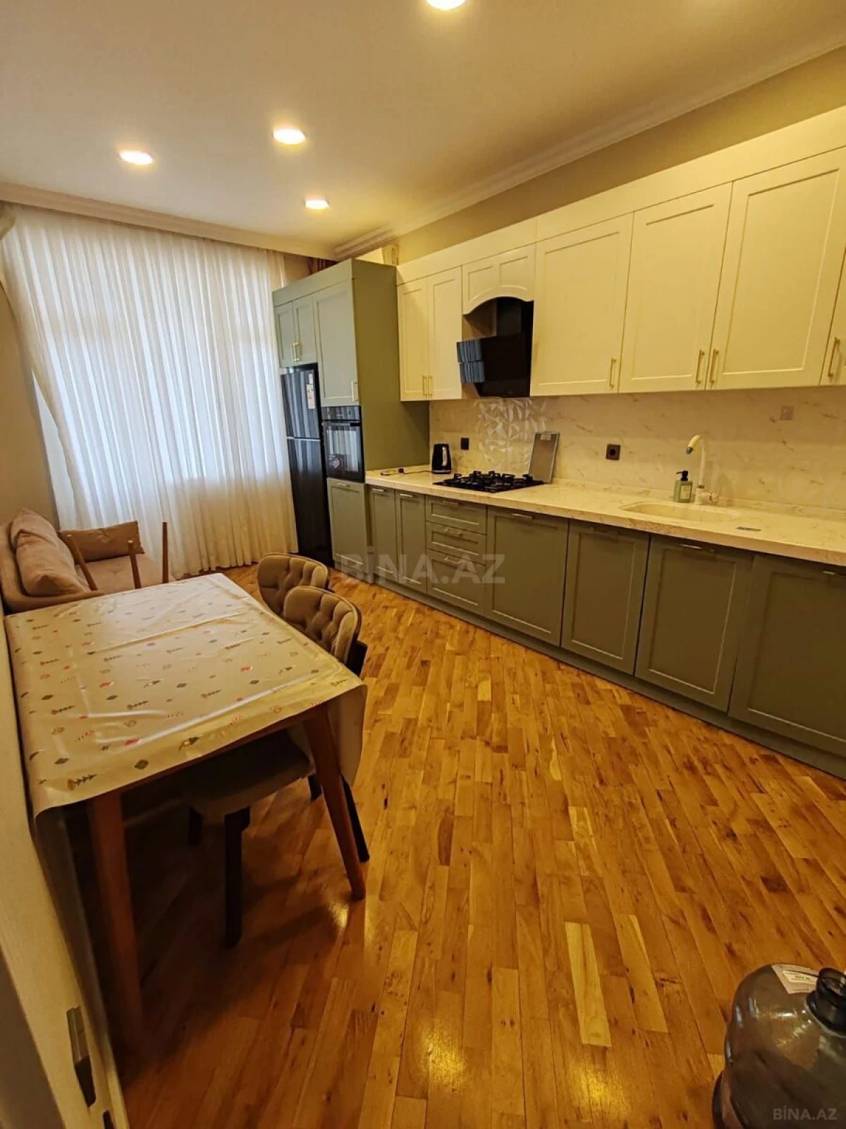 Kirayə verilir 2 otaqlı mənzil 75 m²