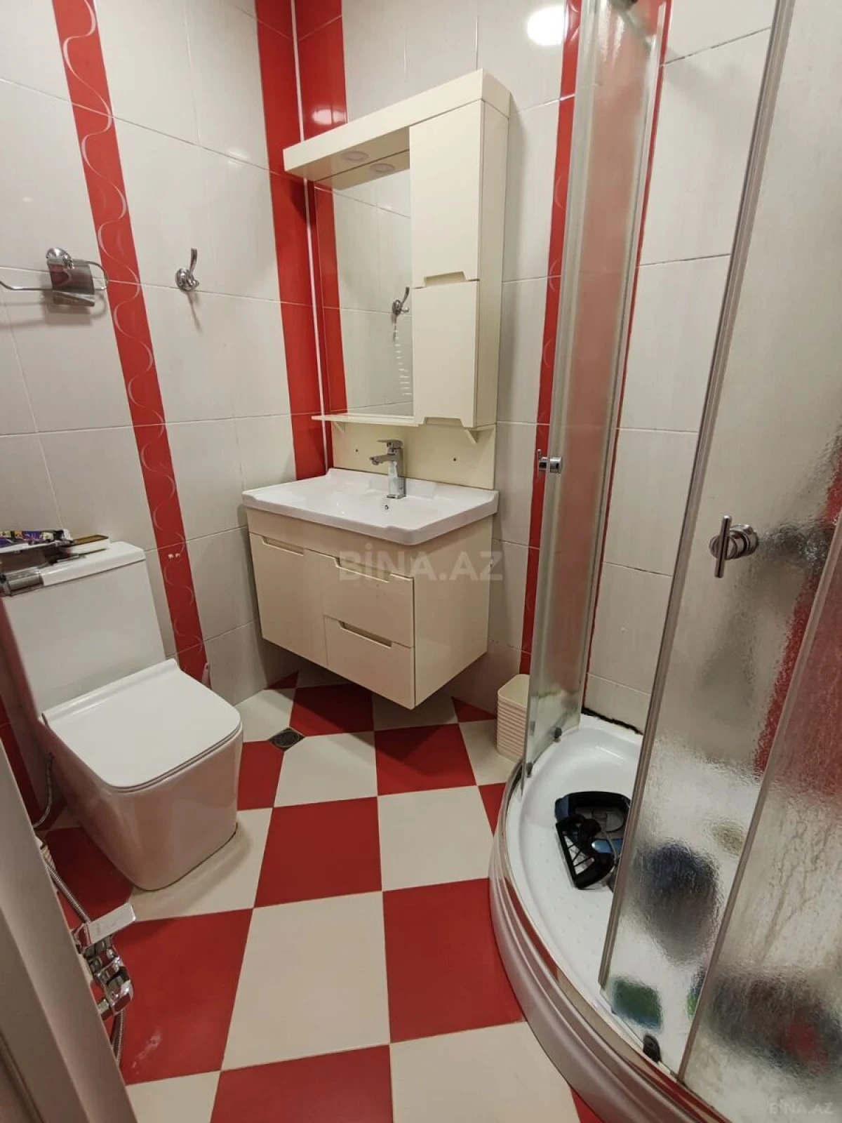 Kirayə verilir 2 otaqlı mənzil 75 m²