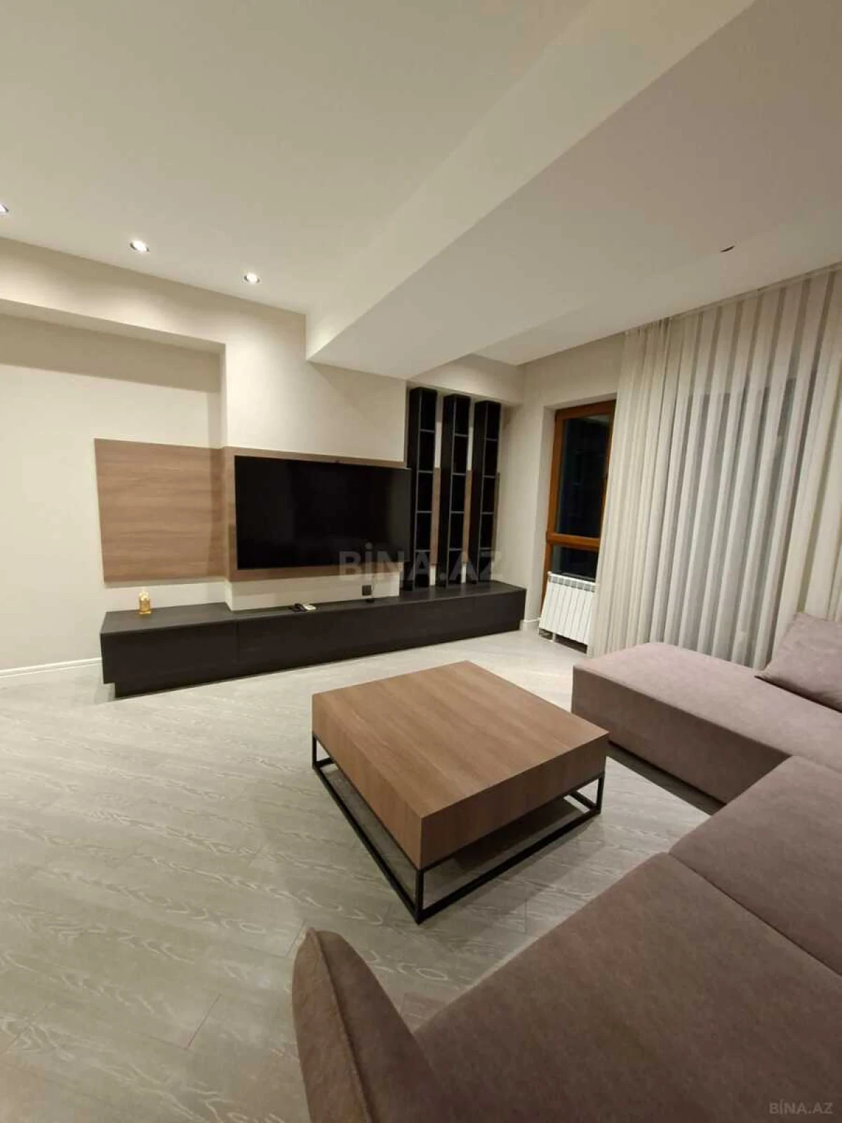 Kirayə verilir 3 otaqlı mənzil 133 m²