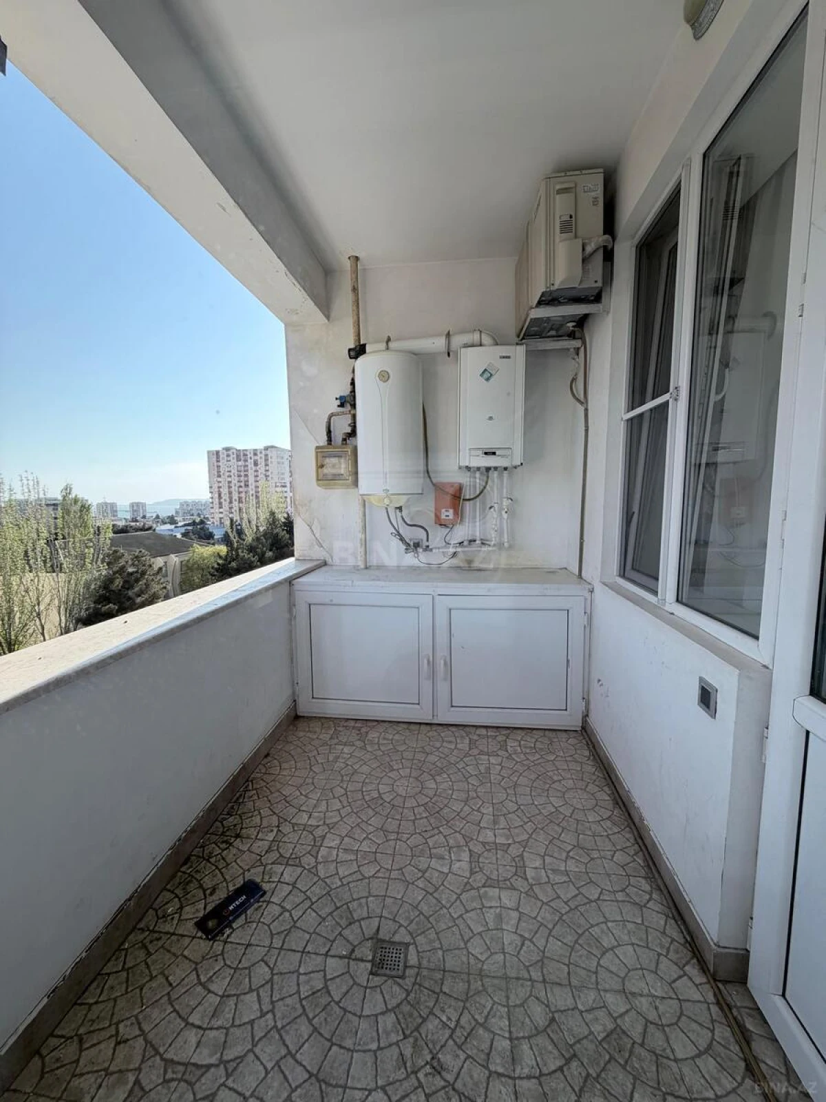 Satılır 6 otaqlı mənzil 222 m²