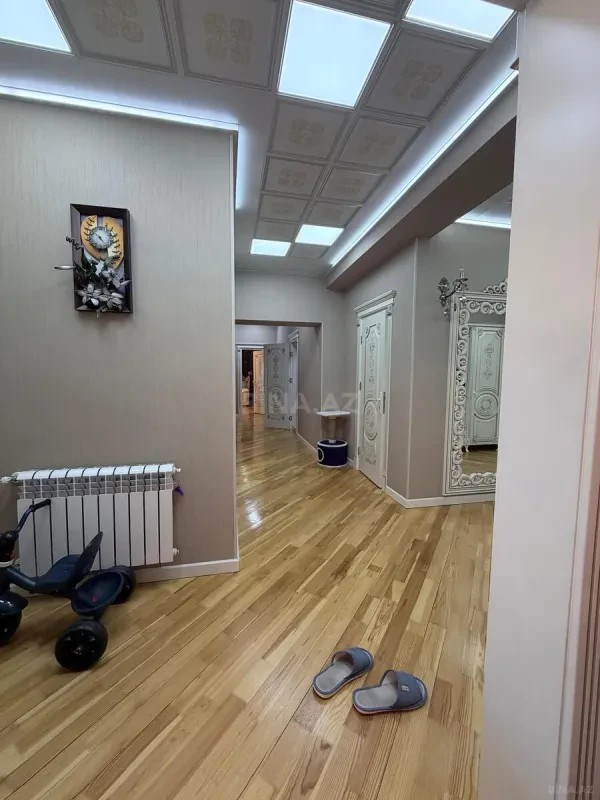 Satılır 6 otaqlı mənzil 222 m²
