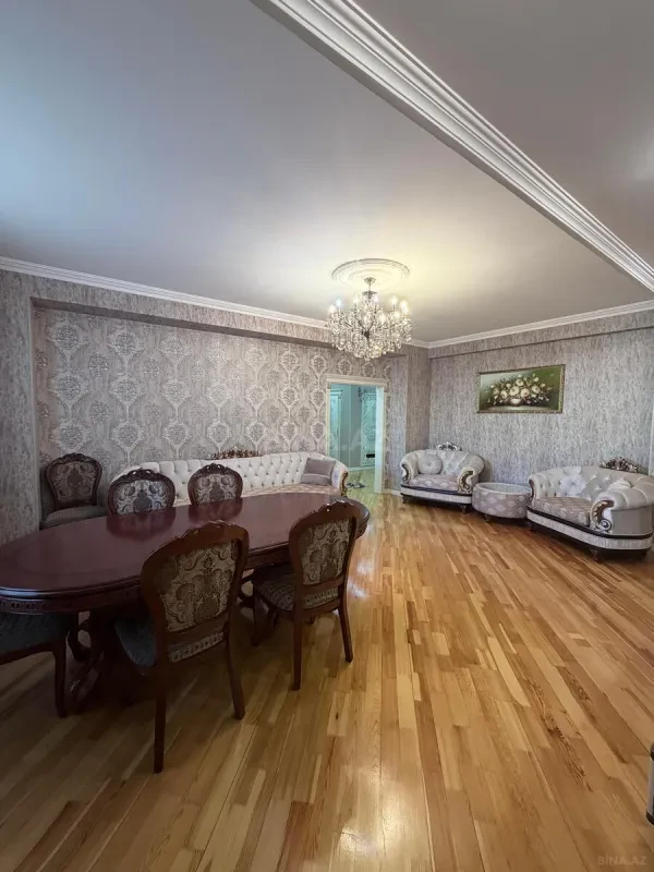 Satılır 6 otaqlı mənzil 222 m²