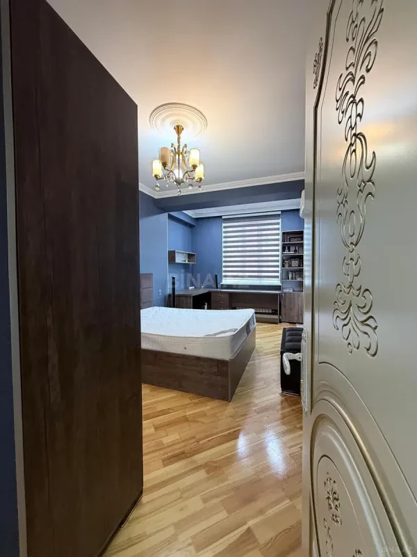 Satılır 6 otaqlı mənzil 222 m²