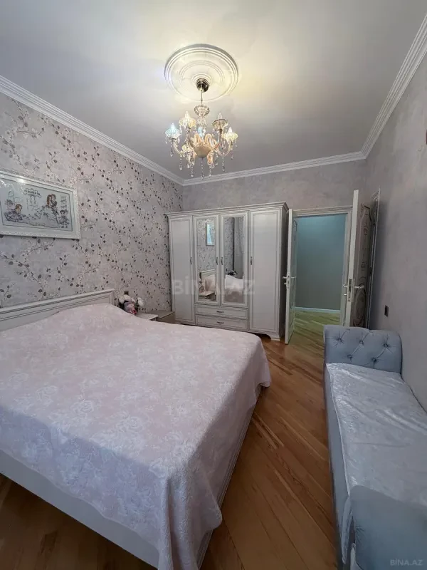 Satılır 6 otaqlı mənzil 222 m²