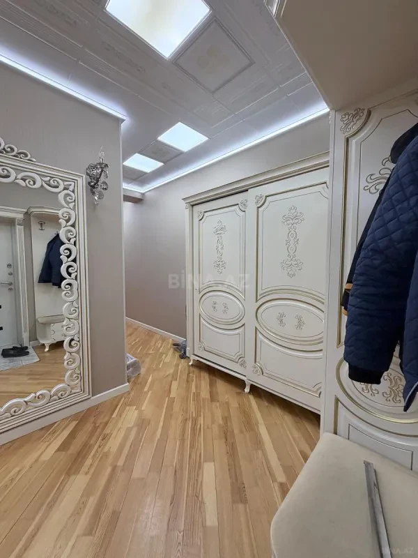 Satılır 6 otaqlı mənzil 222 m²