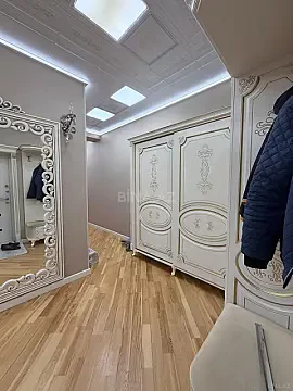 Satılır 6 otaqlı mənzil 222 m²
