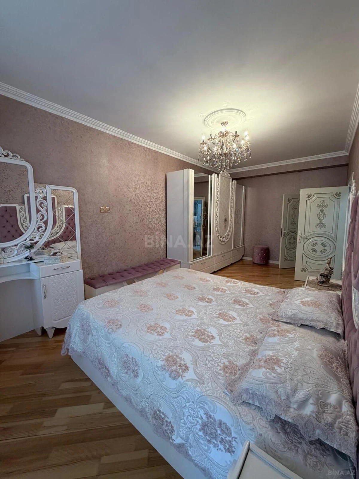 Satılır 6 otaqlı mənzil 222 m²