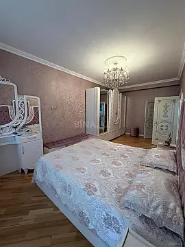 Satılır 6 otaqlı mənzil 222 m²