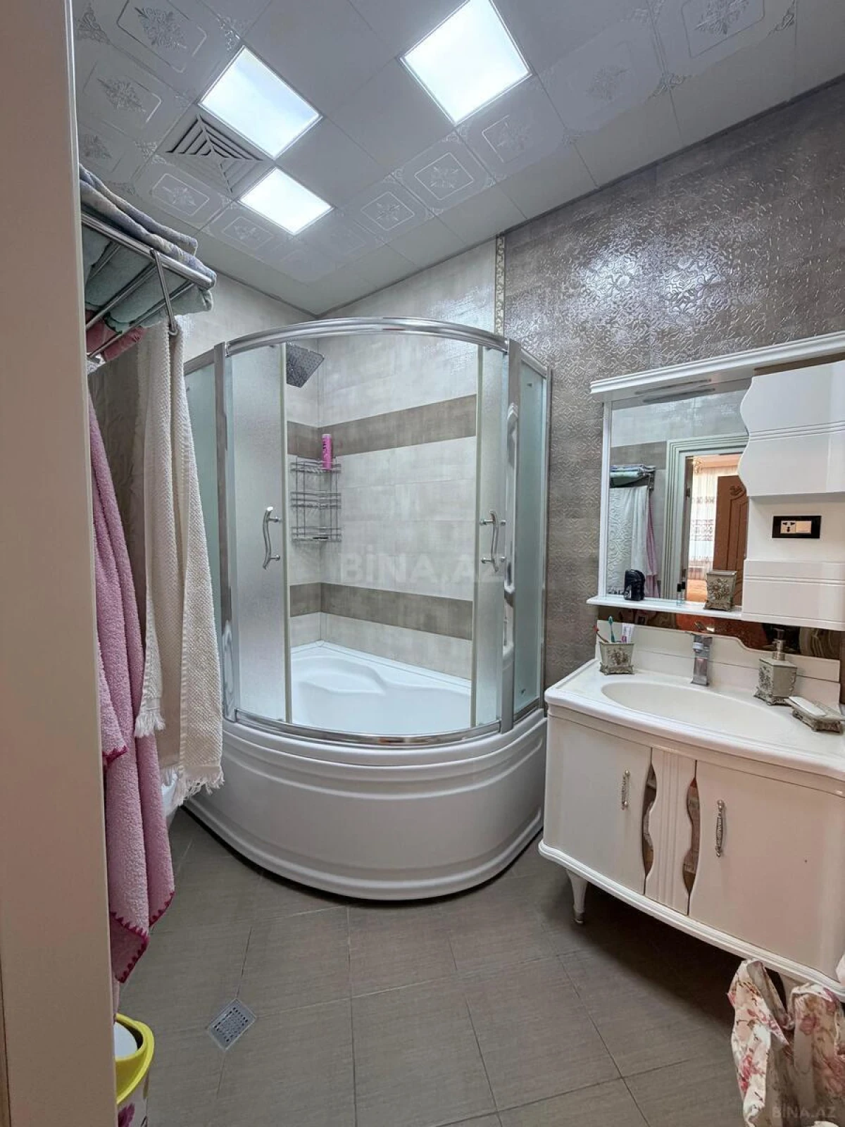 Satılır 6 otaqlı mənzil 222 m²