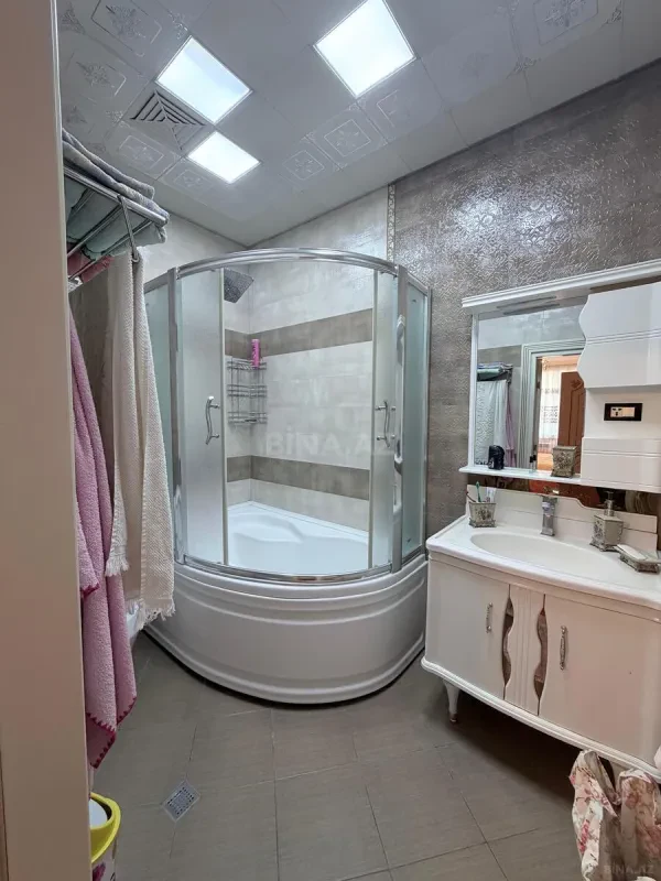 Satılır 6 otaqlı mənzil 222 m²