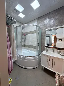 Satılır 6 otaqlı mənzil 222 m²