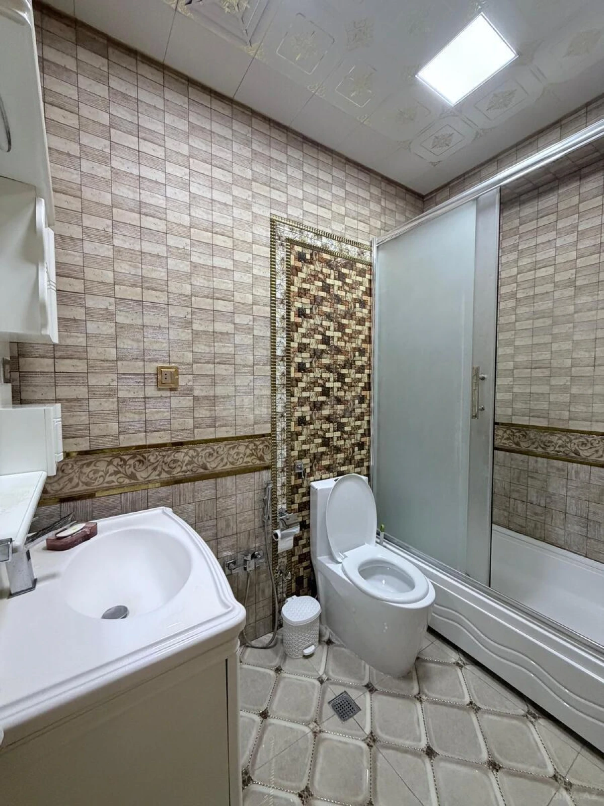 Satılır 6 otaqlı mənzil 222 m²