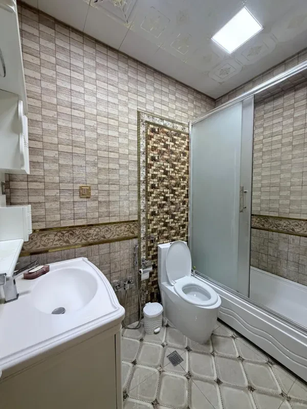 Satılır 6 otaqlı mənzil 222 m²