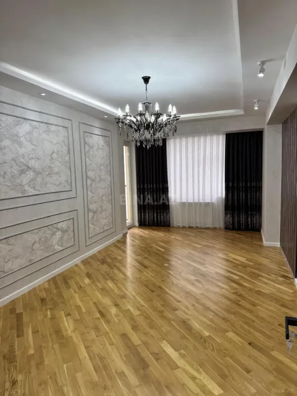 Satılır 4 otaqlı mənzil 153 m²