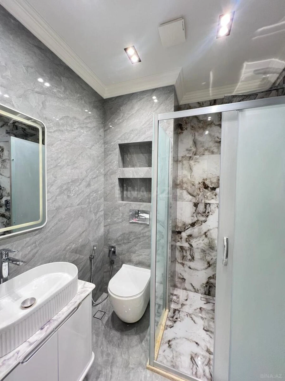 Satılır 2 otaqlı mənzil 65 m²