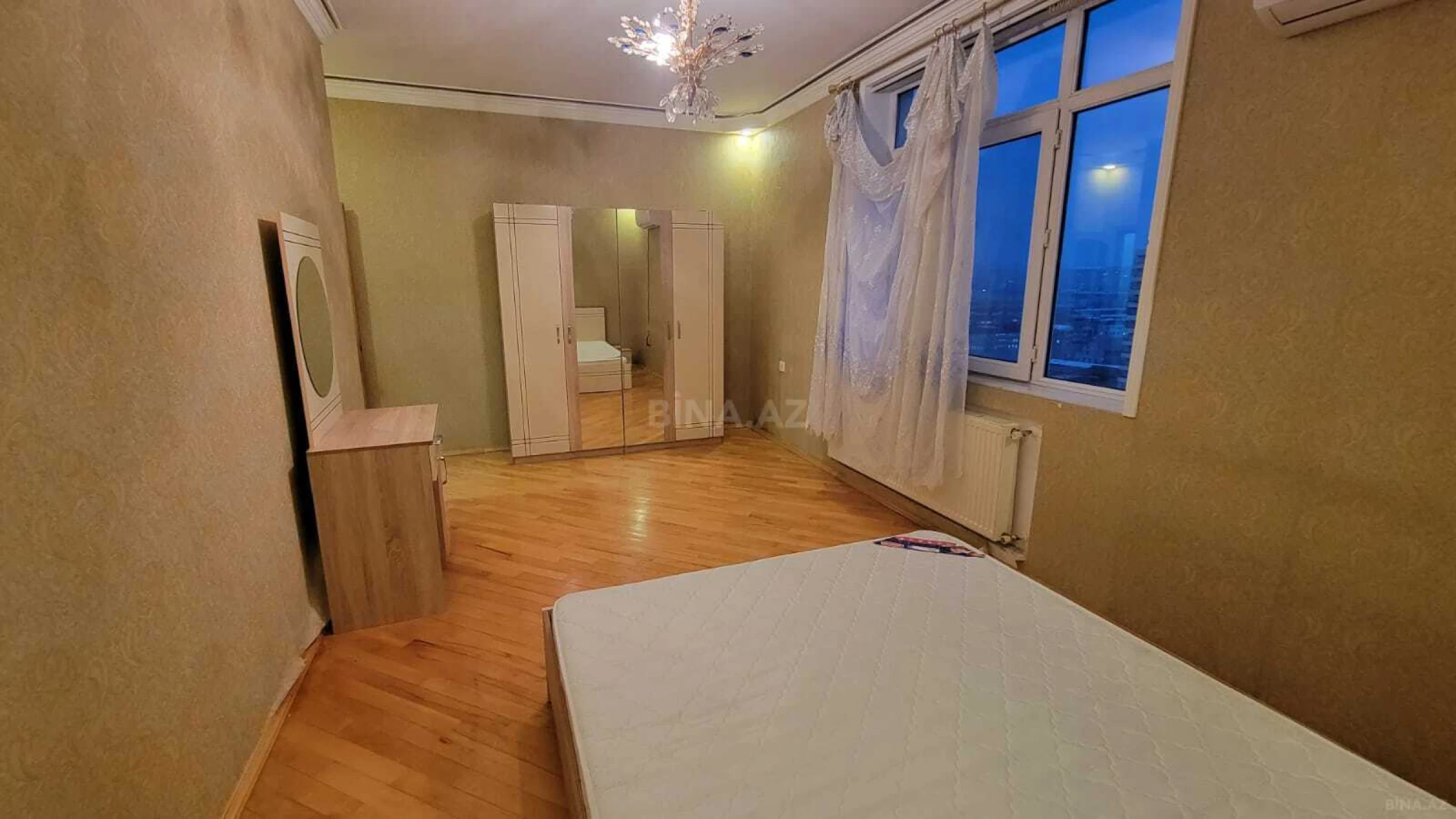 Kirayə verilir 2 otaqlı mənzil 92 m²