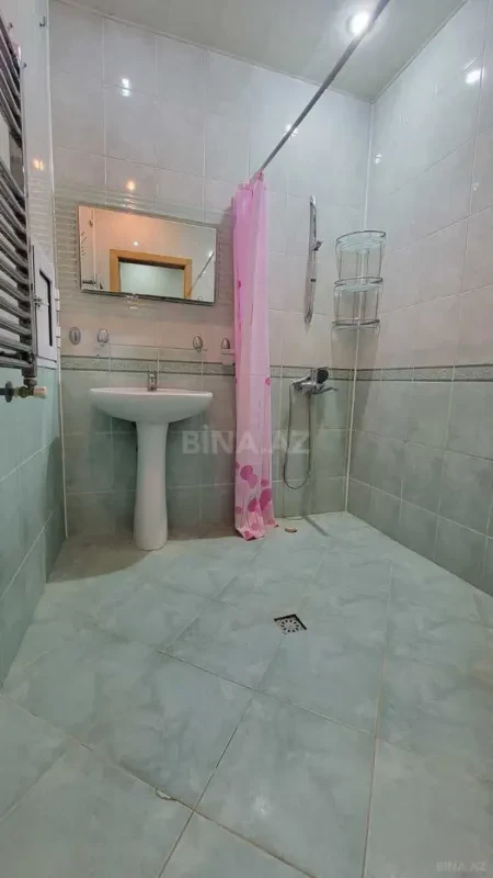 Kirayə verilir 2 otaqlı mənzil 92 m²