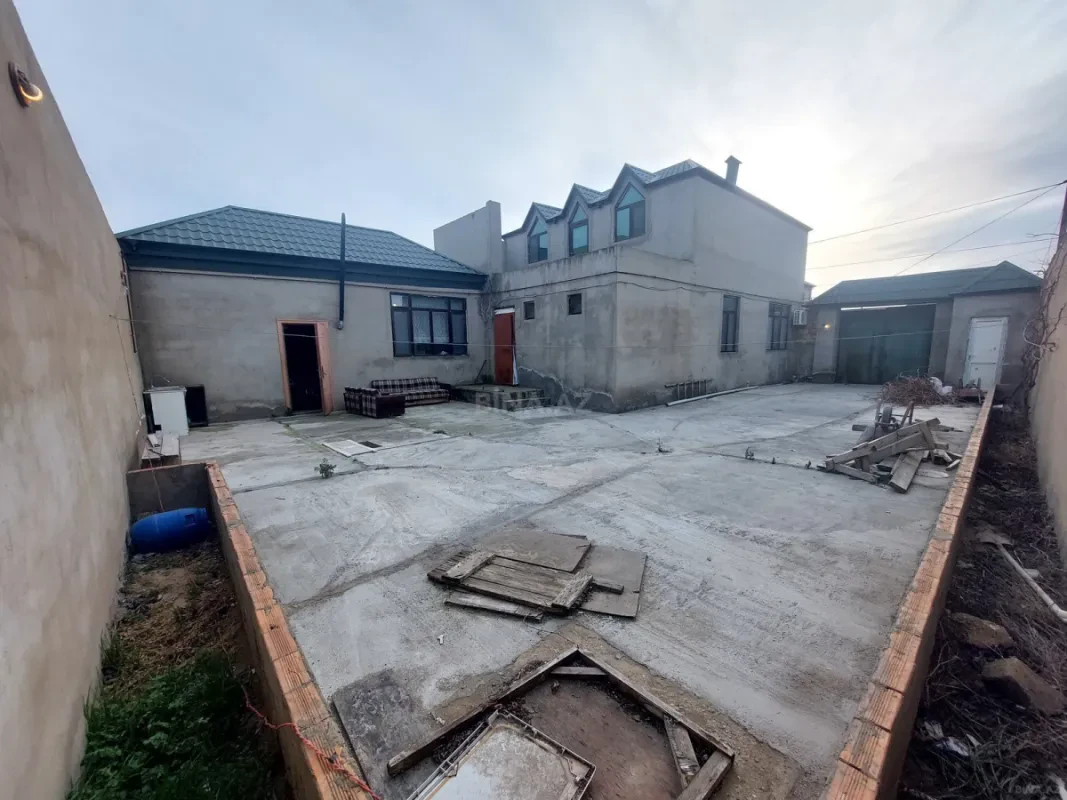 Satılır 5 otaqlı həyət evi 180 m²