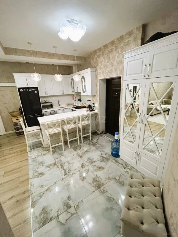 Satılır 4 otaqlı mənzil 87 m²