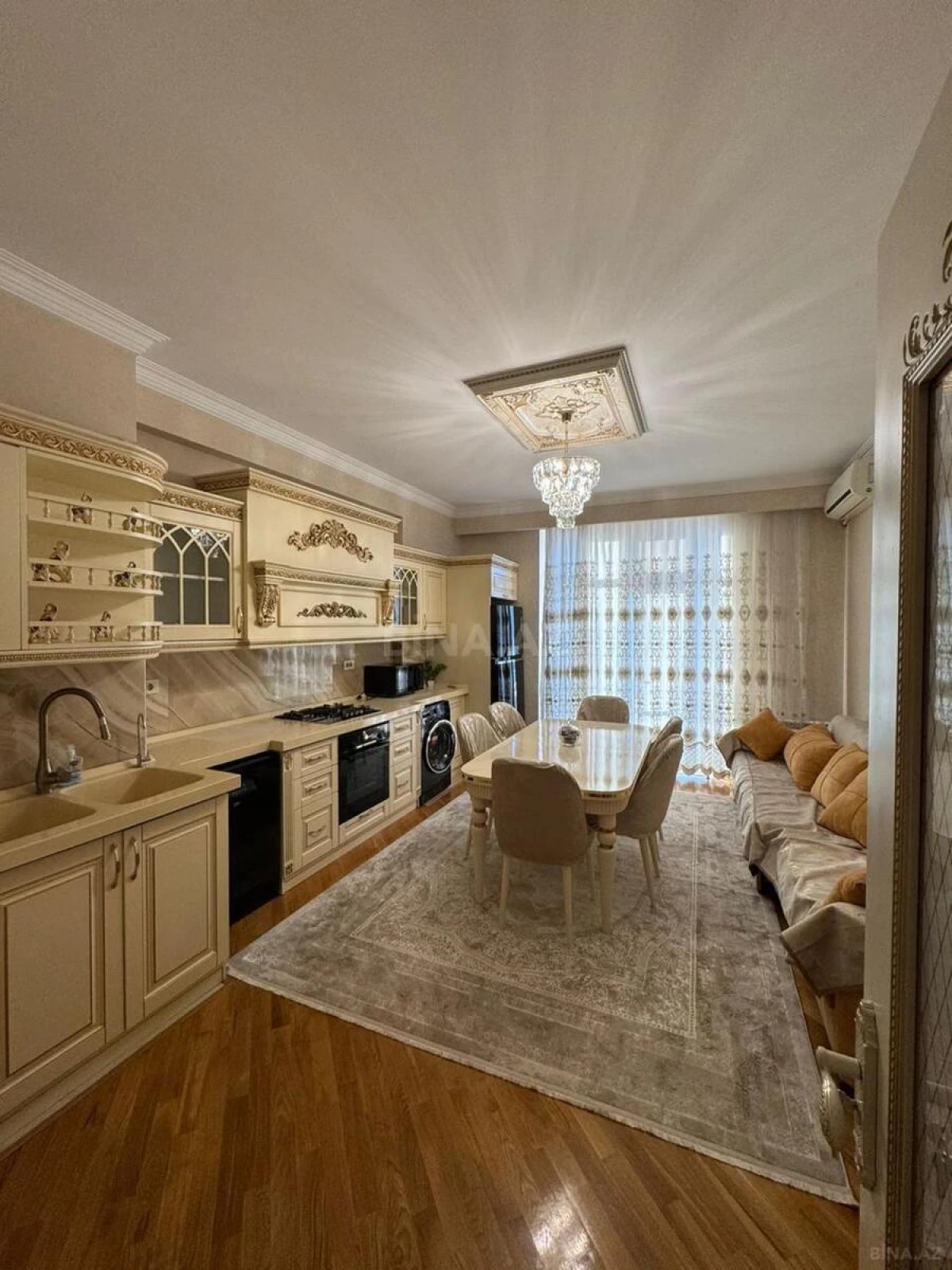 Kirayə verilir 3 otaqlı mənzil 150 m²