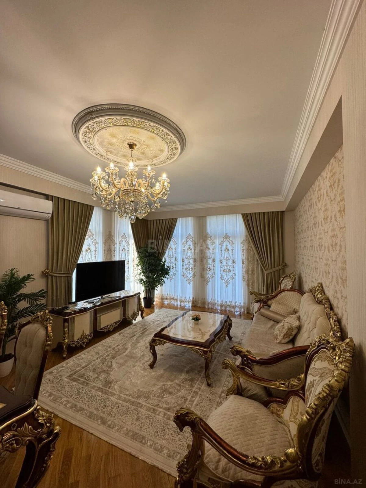 Kirayə verilir 3 otaqlı mənzil 150 m²