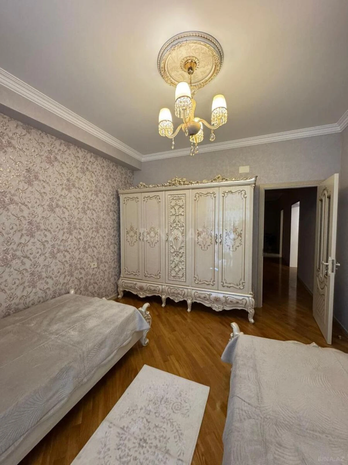 Kirayə verilir 3 otaqlı mənzil 150 m²