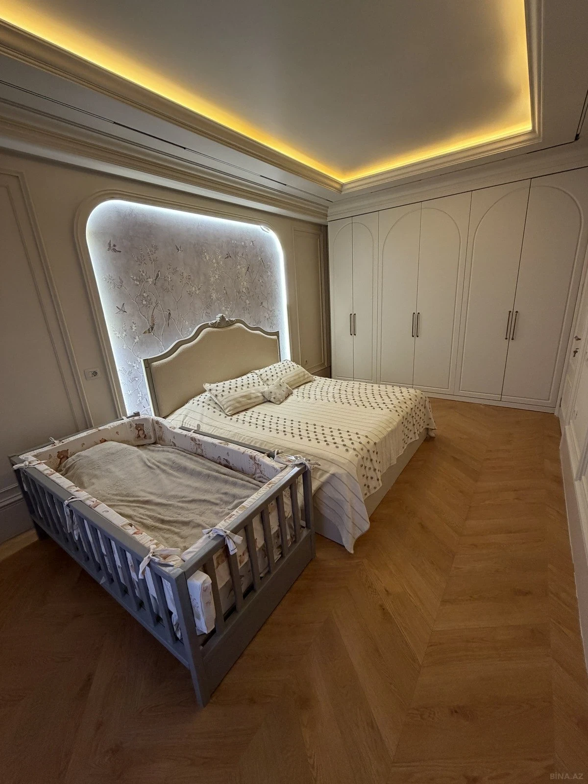 Satılır 4 otaqlı mənzil 210 m²