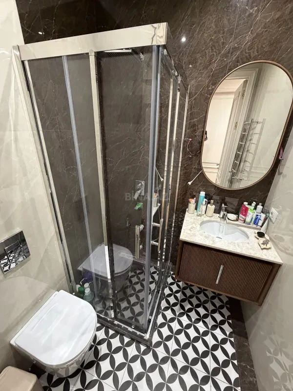 Satılır 4 otaqlı mənzil 210 m²