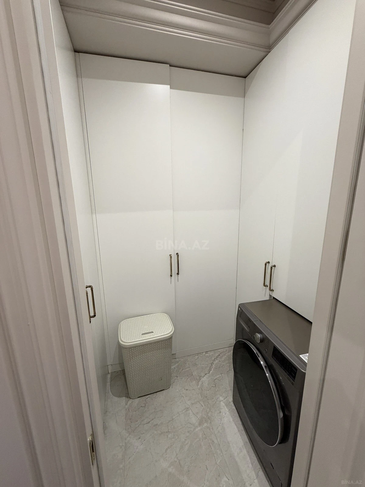 Satılır 4 otaqlı mənzil 210 m²