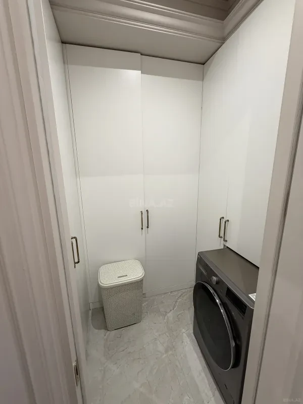 Satılır 4 otaqlı mənzil 210 m²