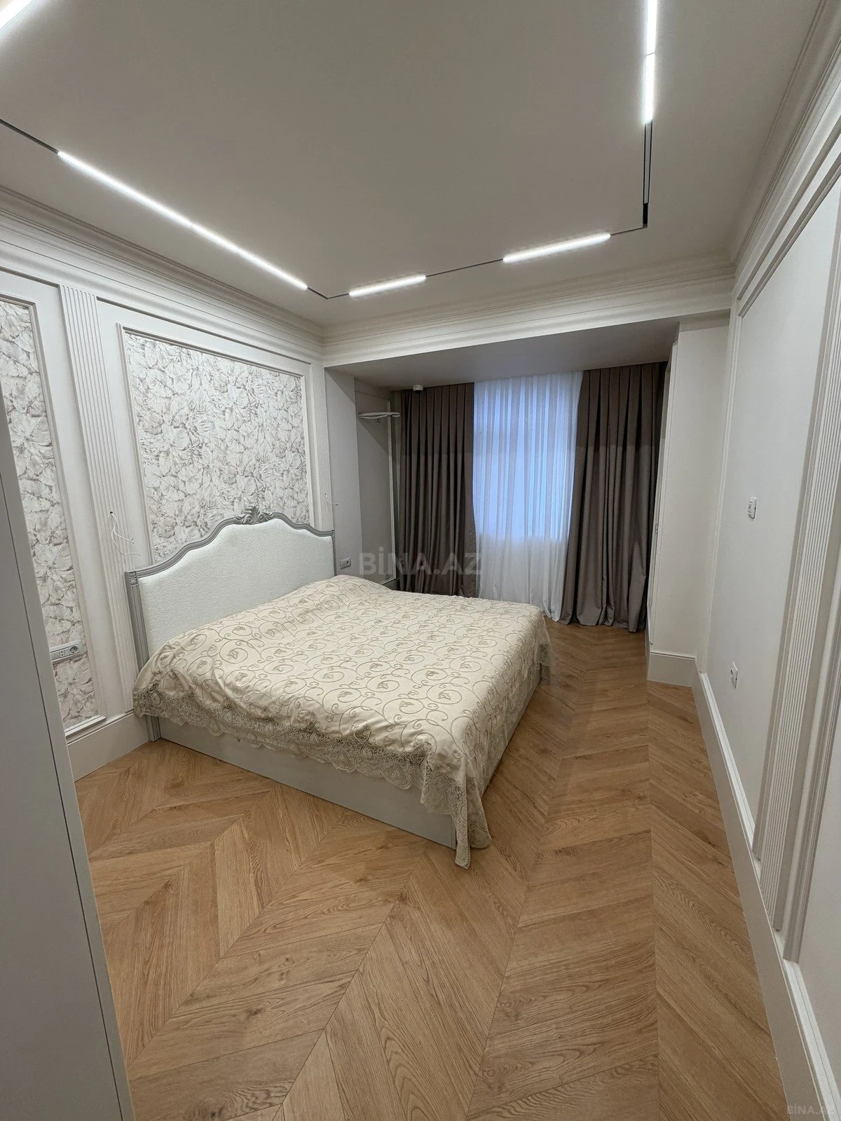 Satılır 4 otaqlı mənzil 210 m²