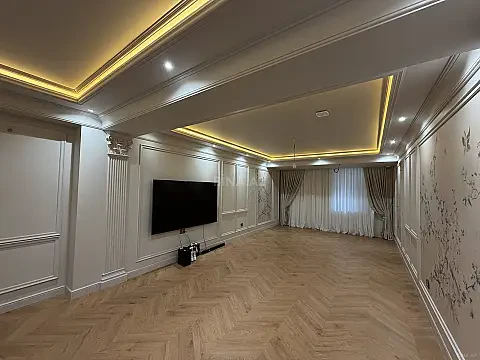 Satılır 4 otaqlı mənzil 210 m²