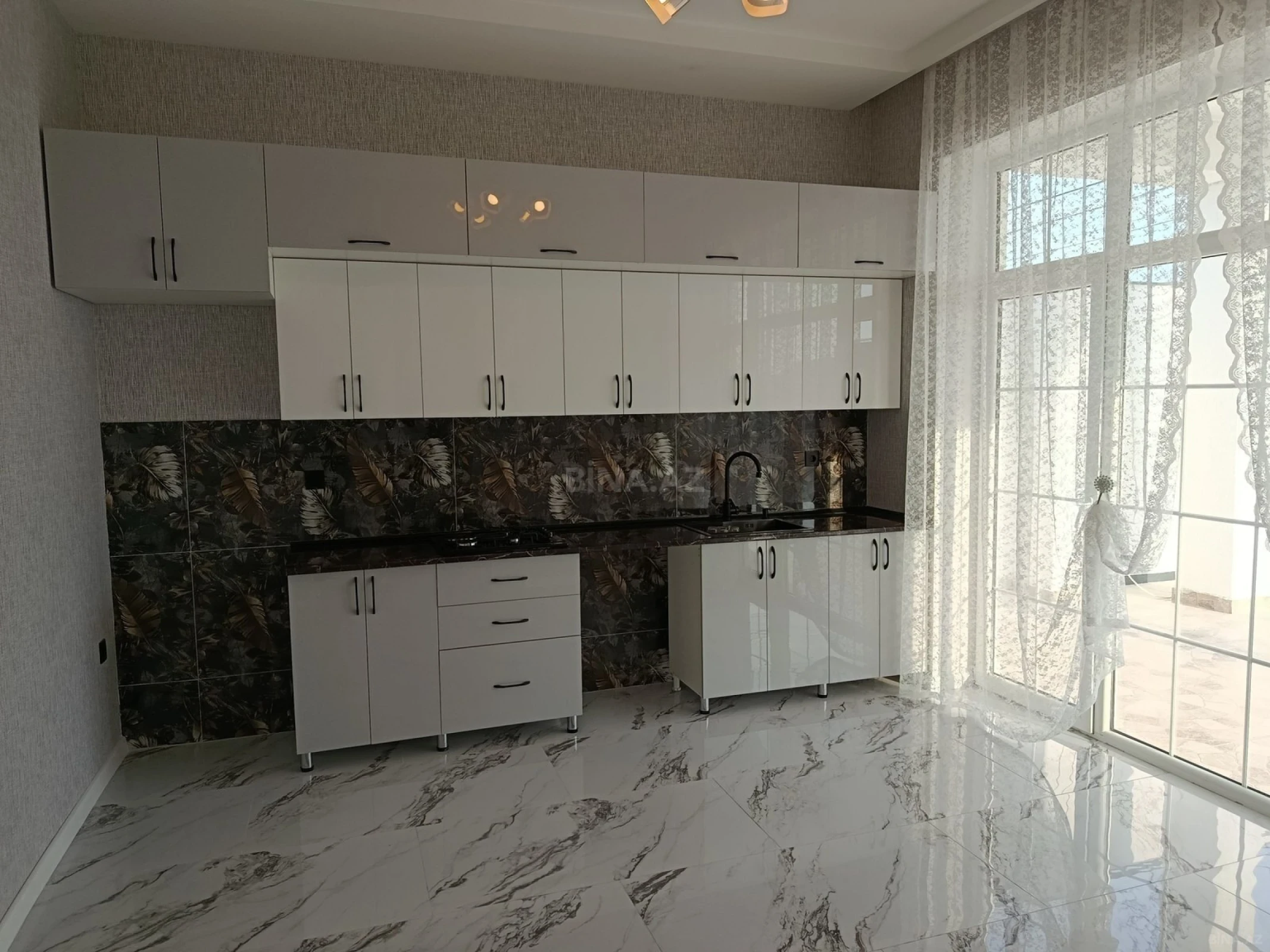 Satılır 4 otaqlı həyət evi 165 m²